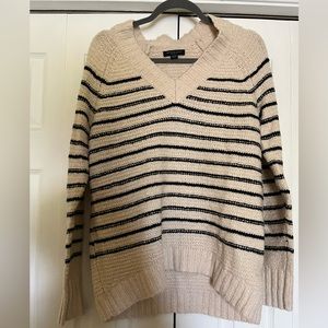 NWOT American Eagle jegging fit sweater (size XS)